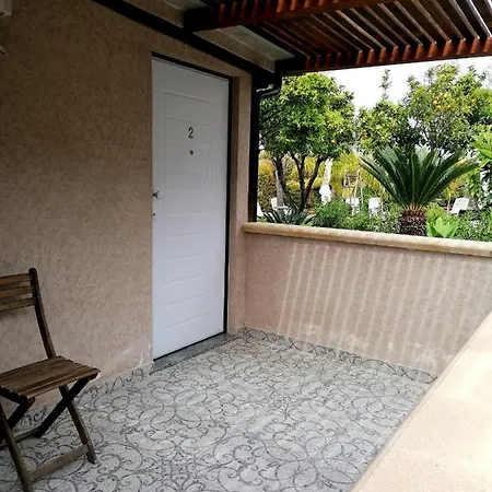 Afrodite Accomodation-rooms With Service Panzió