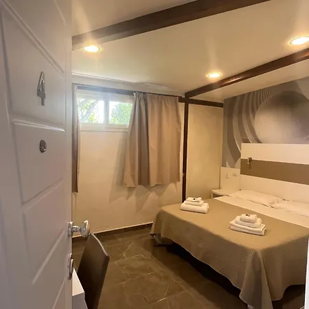 Afrodite Accomodation-rooms With Service Panzió Tropea